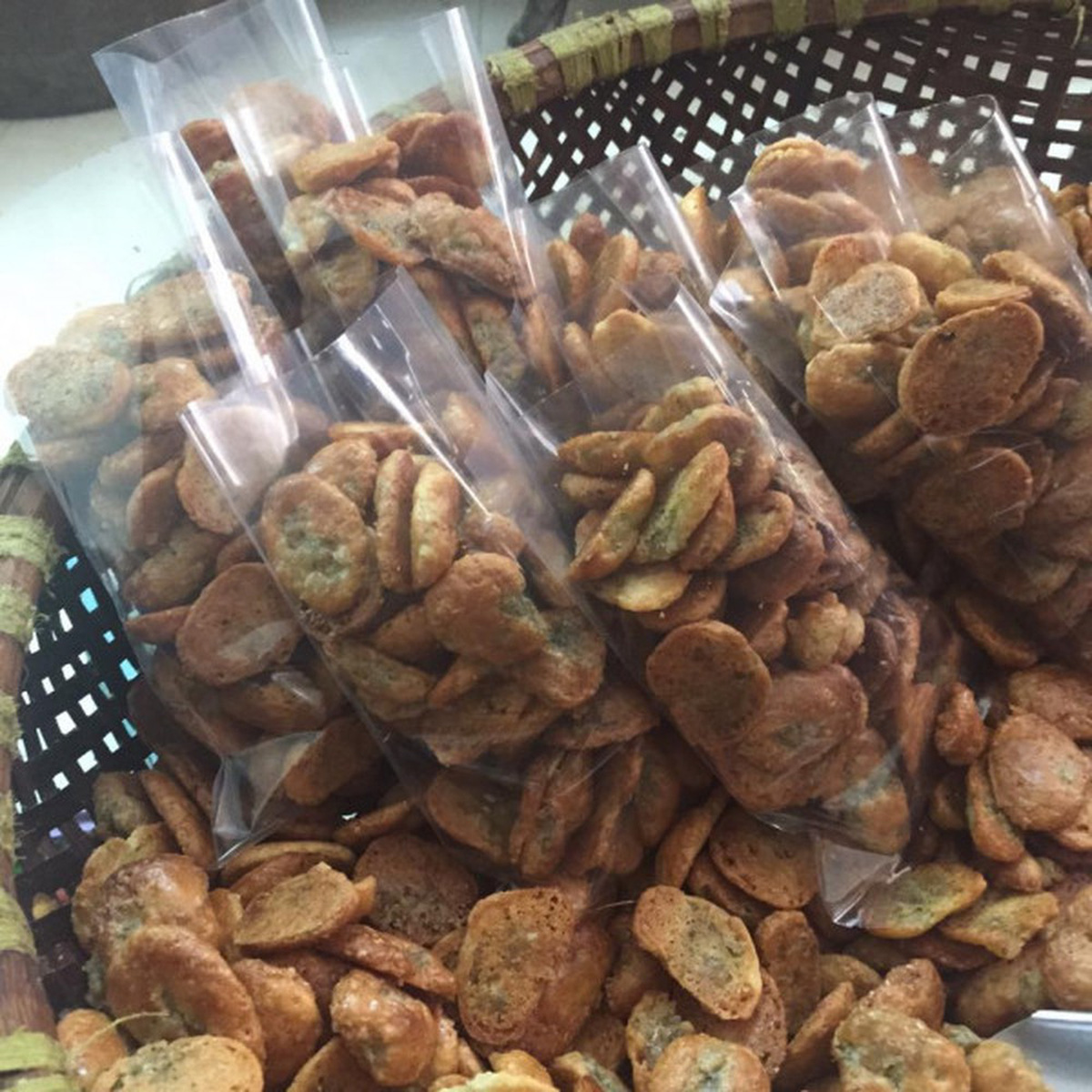 BÁNH CHẢ HẢI DƯƠNG VÀNG ÓNG ĐẶC SẢN NỔI TIẾNG