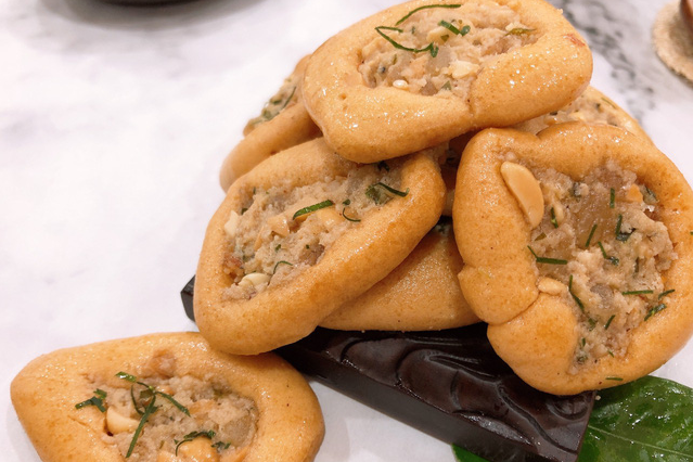 BÁNH CHẢ TRUYỀN THỐNG NƯỚNG THƠM PHỨC HẤP DẪN