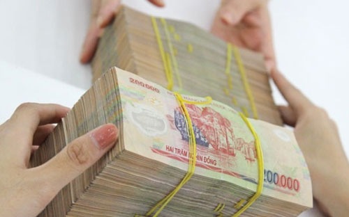 Một thống kê từ Sở Giao dịch Chứng khoán Hà Nội (HNX) cho thấy, 
“top 10 thành viên kinh doanh trái phiếu Chính phủ 2014” cũng có tới 9 
ngân hàng và một công ty chứng khoán là thành viên của ngân hàng. 