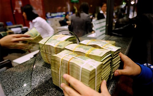Theo Ủy ban Giám sát tài chính Quốc gia, nửa đầu năm nay, tình hình thanh khoản của hệ thống các tổ chức tín 
dụng ổn định, dù tiền gửi khách hàng tăng khá thấp với 1,62%, thấp hơn 
tốc độ tăng trưởng tiền gửi cùng kỳ 2014 (4%).