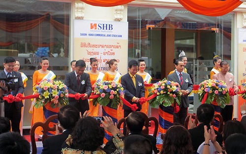 Từ năm 2012, SHB đã thành lập chi nhánh và trù tính kế hoạch chuyển đổi thành ngân hàng con 100% vốn tại Lào.<br>