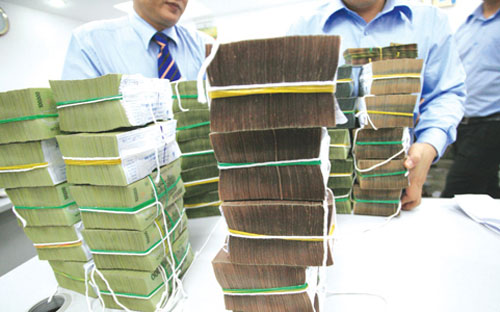 Tính đến 28/2/2015, tỷ lệ vốn ngắn hạn cho 
vay trung dài hạn của các tổ chức tín dụng đã lên mức 29,66%, mức cao 
nhất và cũng là đột biến so với nhiều năm qua.