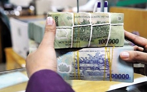 Theo nhận định của Ủy ban Giám sát tài chính Quốc gia, trong điều kiện USD lên giá so với các đồng 
tiền và xuất khẩu tăng chậm, lãi suất có thể phải duy trì để ổn định tâm
 lý thị trường.