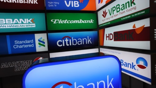 Nợ xấu cao do mở hàng loạt ngân hàng?