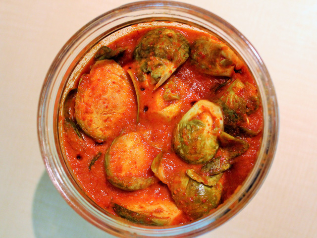 Đổi vị với 3 món ăn từ bắp cải tí hon - Ảnh 3.