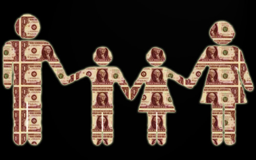 Các chuyên gia đã nhiều lần khuyến cáo, để góp phần giải quyết tình 
trạng cổ đông lớn chi phối và biểu hiện “gia đình trị” trong hệ thống, 
cần thúc đẩy nhanh tiến trình lên sàn niêm yết của tất cả các ngân hàng 
thương mại cổ phần.