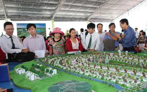 Giới đầu tư bất động sản Tp.HCM đang ngày cảng quan tâm đến các khu vực lân cận, trong đó Long An được xem là một trong những thị trường tiềm năng.<br>