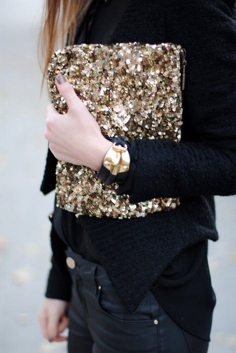 Chọn một chiếc clutch phù hợp với mùa tiệc tùng - Ảnh 1.