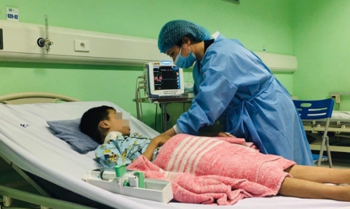 Ca ghép thận đầu tiên cho trẻ bị suy thận giai đoạn cuối do đột biến gen