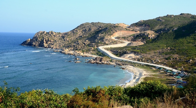 Một lần đến với đảo tôm hùm Bình Ba - Ảnh 1.