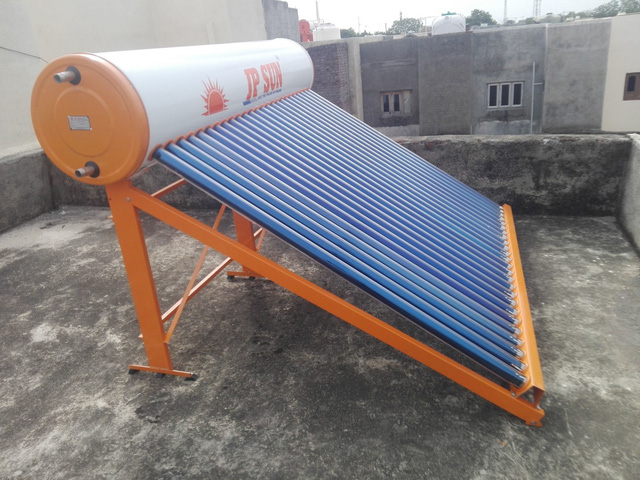 Bình nước nóng năng lượng mặt trời: có nên lắp không? - Ảnh 1.