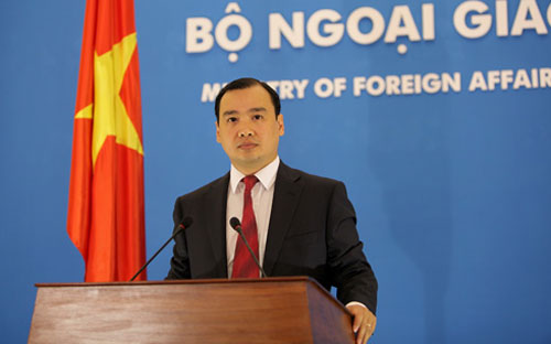 Người phát ngôn Bộ Ngoại Giao Việt Nam Lê Hải Bình: "Mọi hoạt động của nước ngoài trên các vùng biển của Việt Nam khi chưa 
được phép của Việt Nam đều là bất hợp pháp và vô giá trị, Việt Nam kiên 
quyết phản đối".<br>