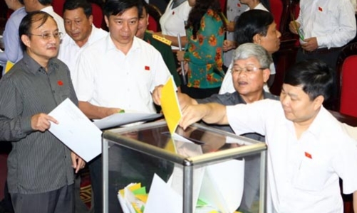 Đề nghị lấy phiếu tín nhiệm cả 