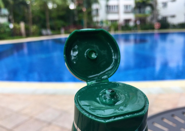 Thường xuyên đi bơi, làm sao để bảo vệ da? - Ảnh 3.