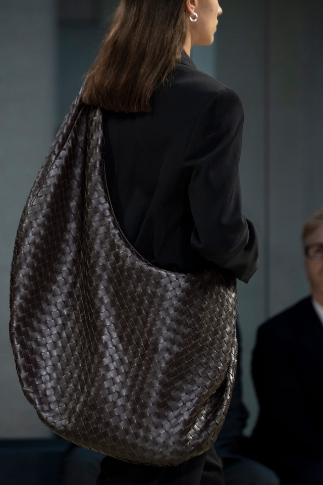 12 chiếc túi đẹp nhất mùa Xuân – Hè 2020 - Ảnh 1.