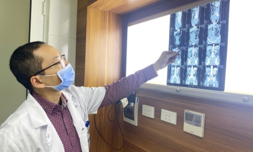 Nhầm tưởng béo bụng, hóa ra mang khối u 10kg