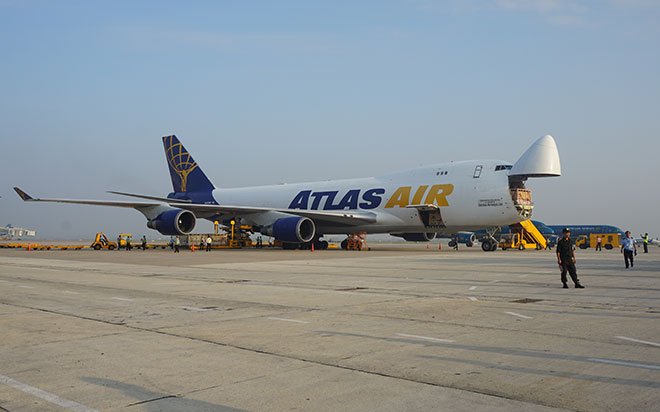 Chiếc chuyên cơ của hãng hàng không Quantas Airways, Australia chở những “cô bò” cao sản mang thai được Vinamilk nhập về Việt Nam.<br>