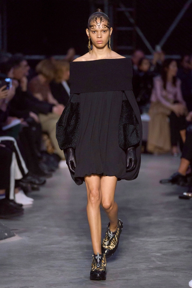 BST Burberry tại London Fashion Week 2019: sự trở lại của Riccardo Tisci - Ảnh 2.