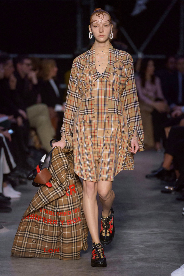 BST Burberry tại London Fashion Week 2019: sự trở lại của Riccardo Tisci - Ảnh 11.
