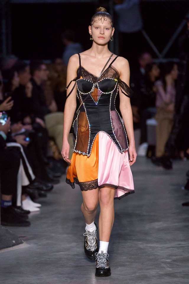 BST Burberry tại London Fashion Week 2019: sự trở lại của Riccardo Tisci - Ảnh 15.