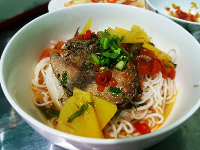 Bún cá ngừ um – đậm đà hương vị xứ Quảng - Ảnh 2.