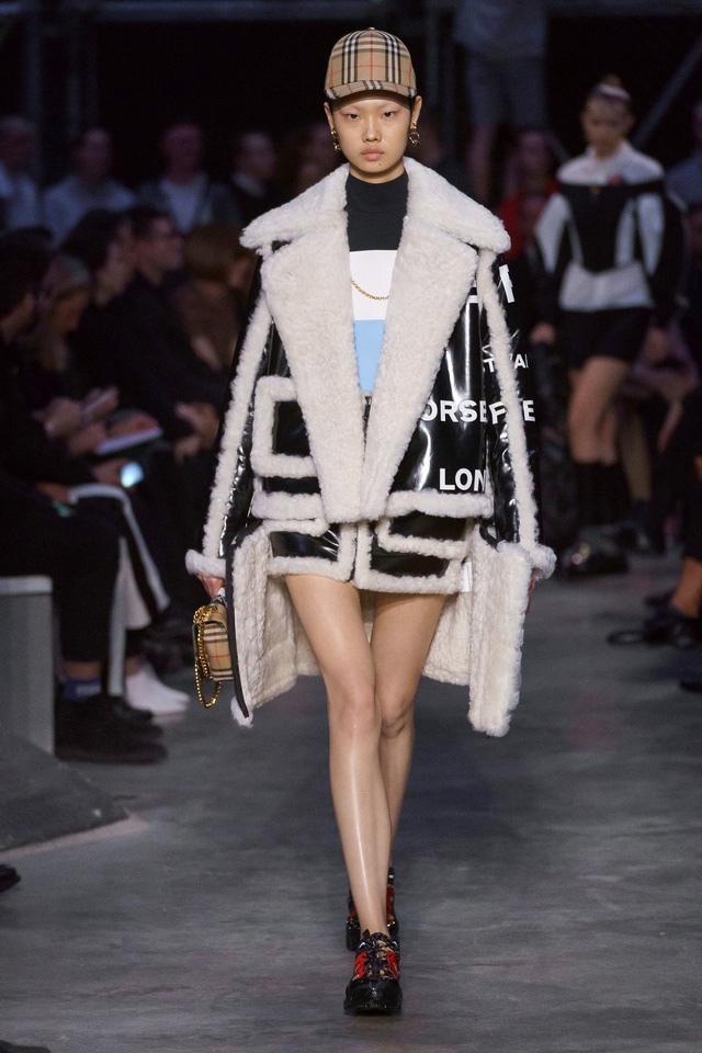 BST Burberry tại London Fashion Week 2019: sự trở lại của Riccardo Tisci - Ảnh 4.