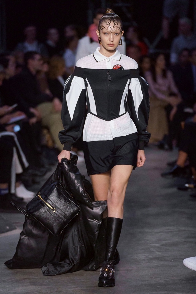 BST Burberry tại London Fashion Week 2019: sự trở lại của Riccardo Tisci - Ảnh 5.