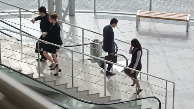 Tự bảo vệ bản thân khi đi làm trong mùa cúm - Ảnh 4.