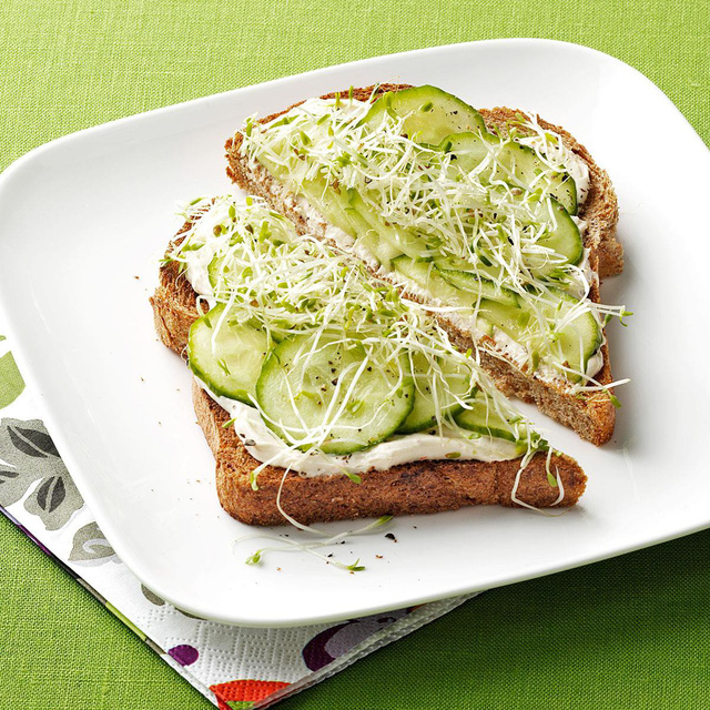 Nhanh gọn món sandwich đủ chất cho bữa sáng - Ảnh 2.