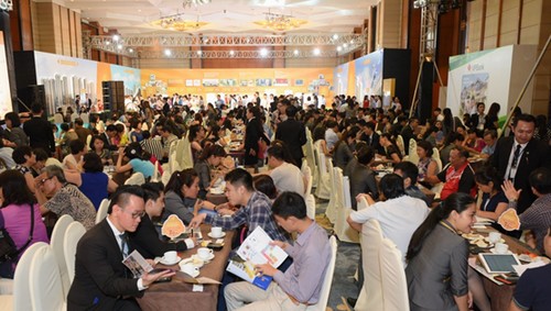 Hơn 1.500 khách hàng tham quan và tìm hiểu dự án tại triển lãm Novaland tại Hà Nội.