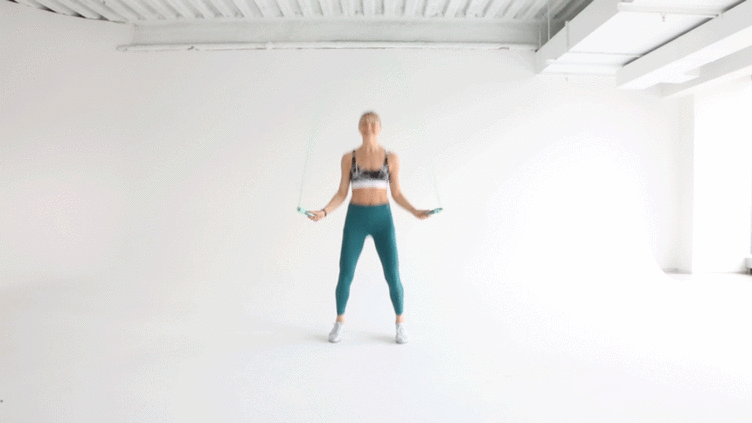 5 bài tập cardio với dây mà bạn có thể thực hiện ở bất cứ đâu - Ảnh 2.