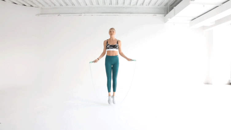 5 bài tập cardio với dây mà bạn có thể thực hiện ở bất cứ đâu - Ảnh 1.