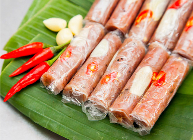 Tự làm nem chua thêm vị cho mâm cỗ Tết - Ảnh 1.
