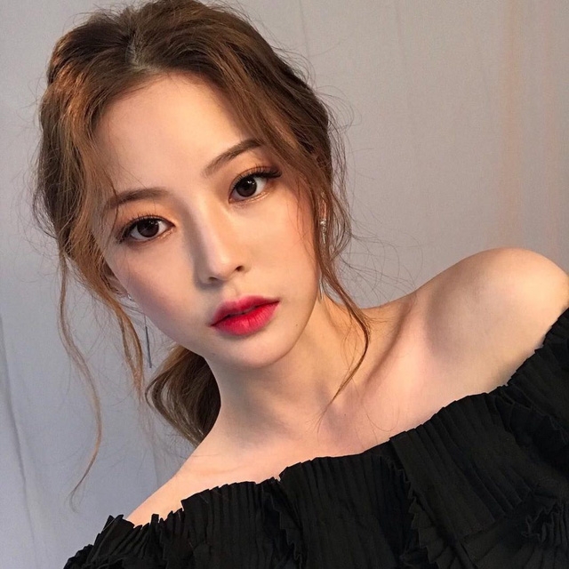 Làm thế nào để trông quyến rũ ngay cả khi vội vàng? - Ảnh 1.