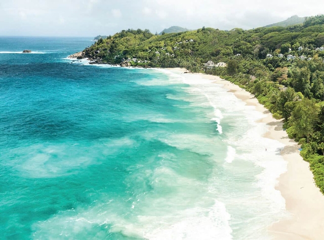 Cam Ranh: núi xanh, biển trong lành - Ảnh 1.