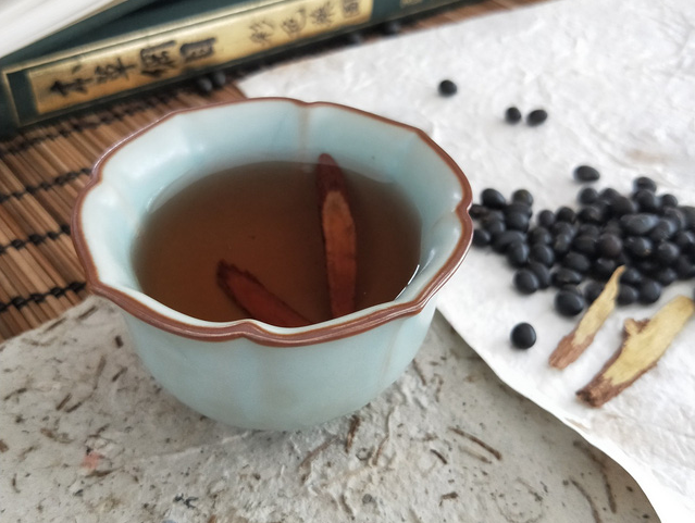 Cẩn trọng khi dùng cam thảo giải nhiệt mùa hè - Ảnh 3.