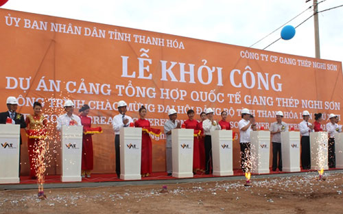 Phó thủ tướng Hoàng Trung Hải cũng lãnh đạo Trung ương, địa phương và chủ đầu tư thực hiện lễ khởi công dự án ngày 9/9.<br>