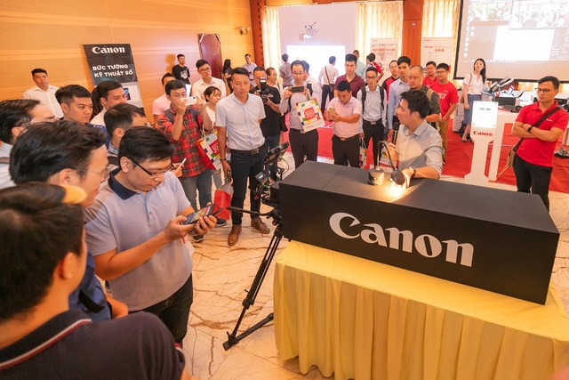 Canon mang Thời đại màn hình khổng lồ đến Hà Nội - Ảnh 3.
