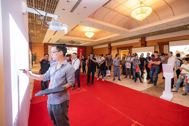 Canon mang Thời đại màn hình khổng lồ đến Hà Nội - Ảnh 4.