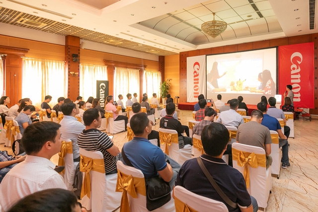 Canon mang Thời đại màn hình khổng lồ đến Hà Nội - Ảnh 1.