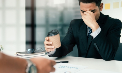 Uống nhiều cà phê làm xuất hiện cơn đau nửa đầu