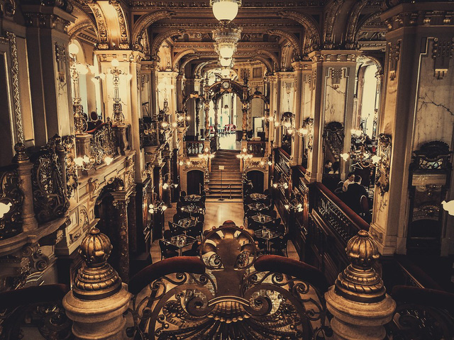 Thăm quán cà phê đẹp nhất thế giới tại Budapest - Ảnh 6.