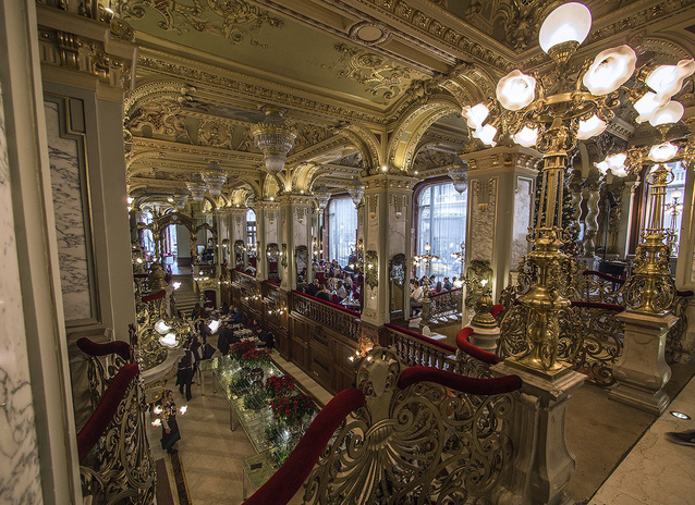 Thăm quán cà phê đẹp nhất thế giới tại Budapest - Ảnh 8.