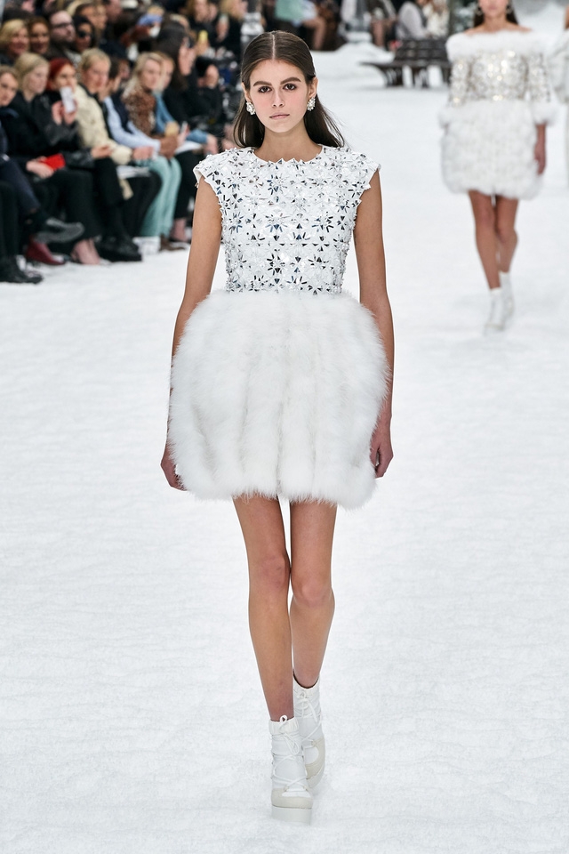 BST Thu - Đông 2019 của Chanel: lời tạm biệt tuyệt đẹp của Karl Lagerfeld - Ảnh 11.