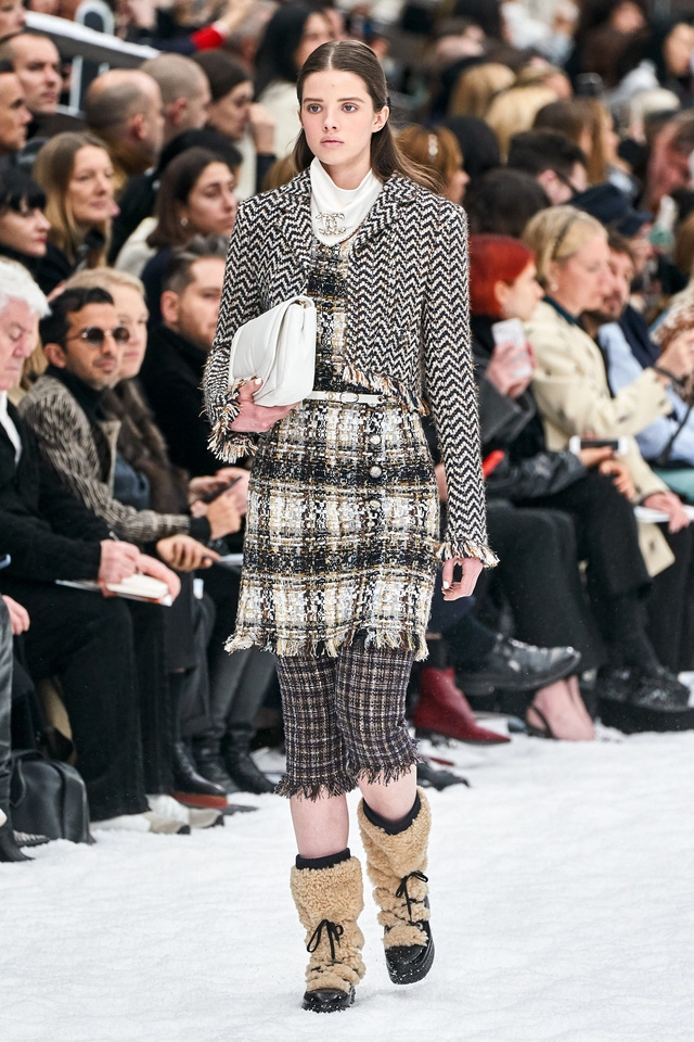 BST Thu - Đông 2019 của Chanel: lời tạm biệt tuyệt đẹp của Karl Lagerfeld - Ảnh 10.