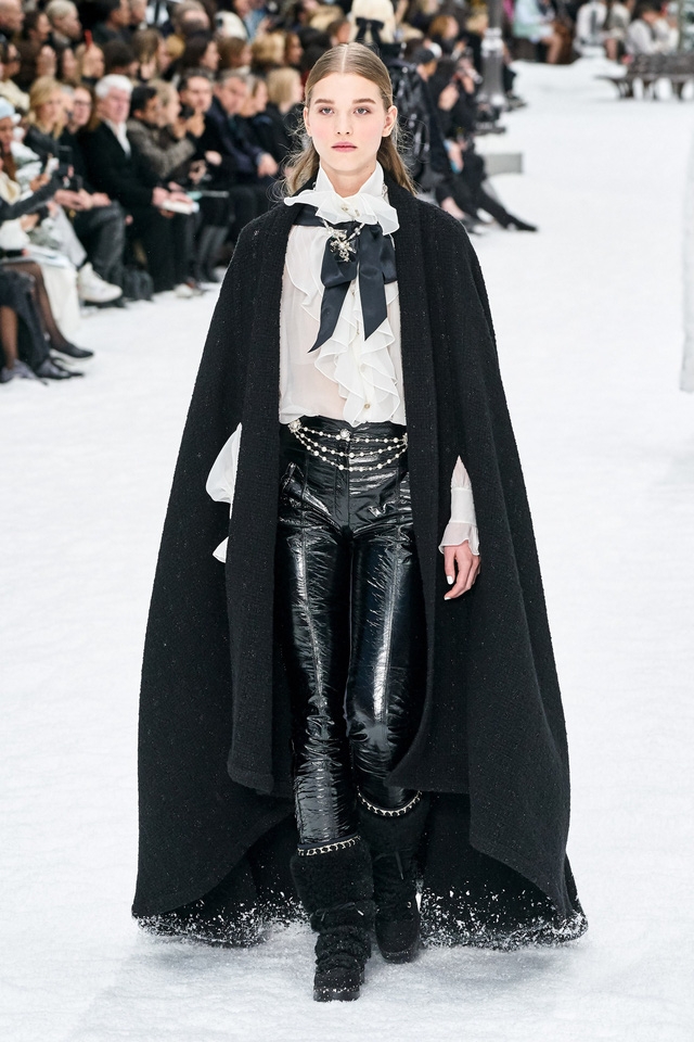 BST Thu - Đông 2019 của Chanel: lời tạm biệt tuyệt đẹp của Karl Lagerfeld - Ảnh 12.