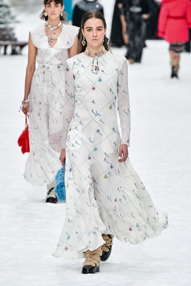BST Thu - Đông 2019 của Chanel: lời tạm biệt tuyệt đẹp của Karl Lagerfeld - Ảnh 13.