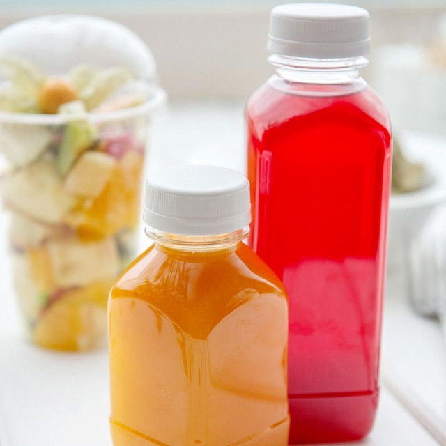 Vì sao nên hạn chế uống nước quả đóng chai? - Ảnh 3.