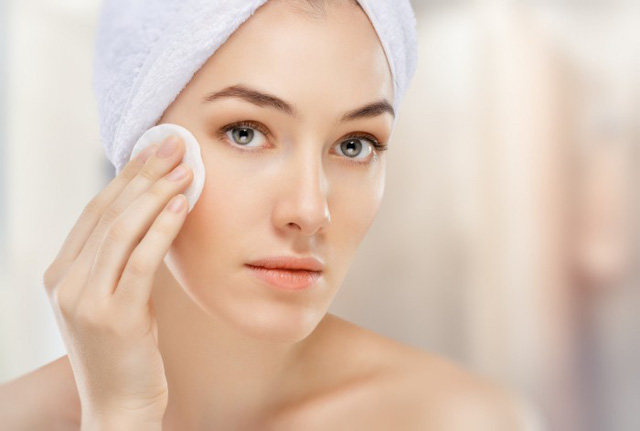 Rửa mặt đúng cách trước khi đi ngủ - Ảnh 3.