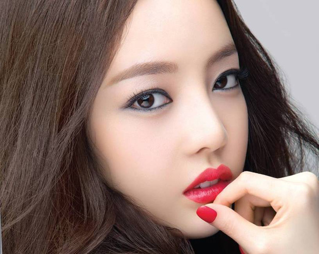 Kiểu lông mày nào được yêu thích năm nay? - Ảnh 2.